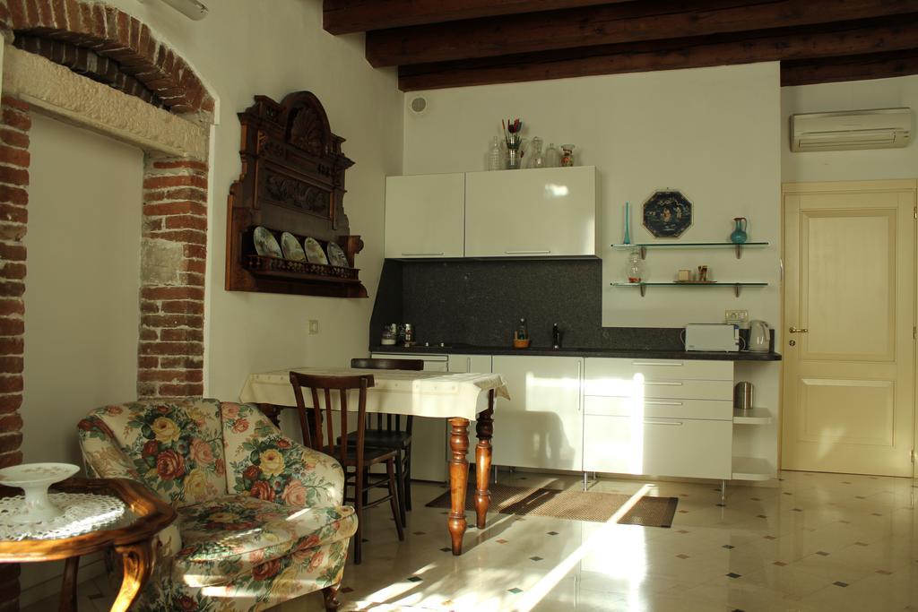 Residenza Carducci Centro Storico Apartment Verona Room photo